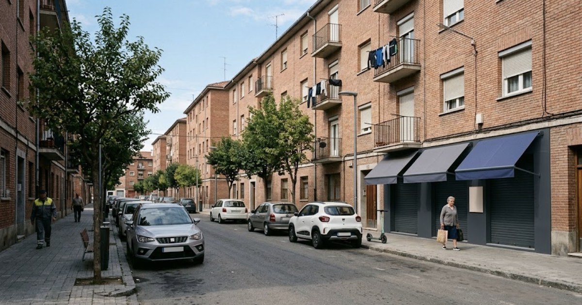 Calle residencial del barrio Garrido en Salamanca, con bloques de viviendas de los años setenta